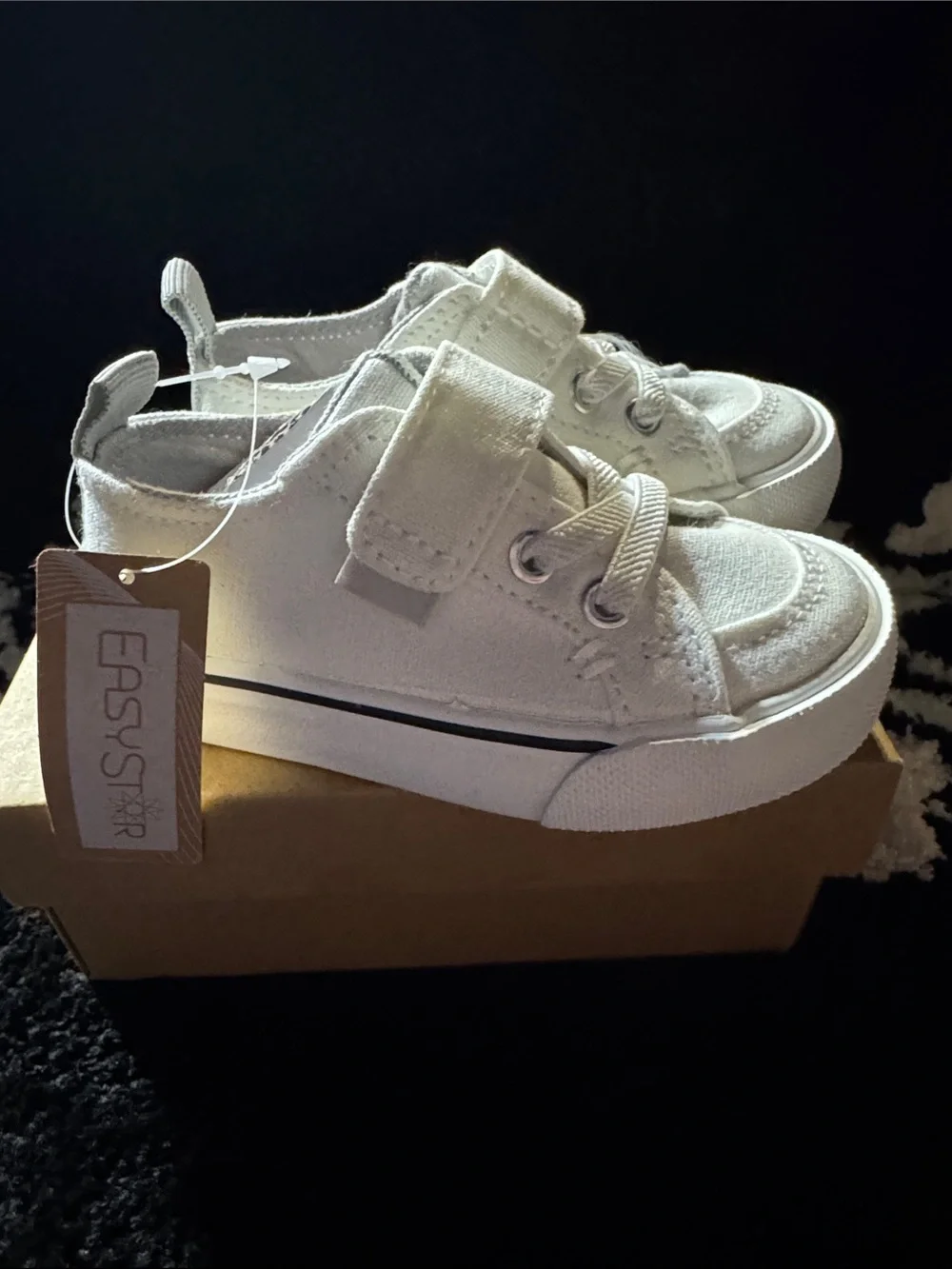 NWT Size 4 Easy Star Kids White Canvas Velcro Sneakers